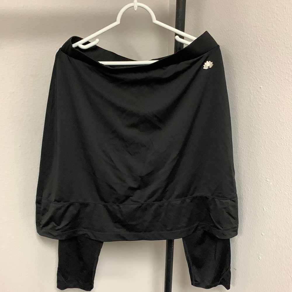 Black mesh basic 3/4ths leggings snoga size Large
